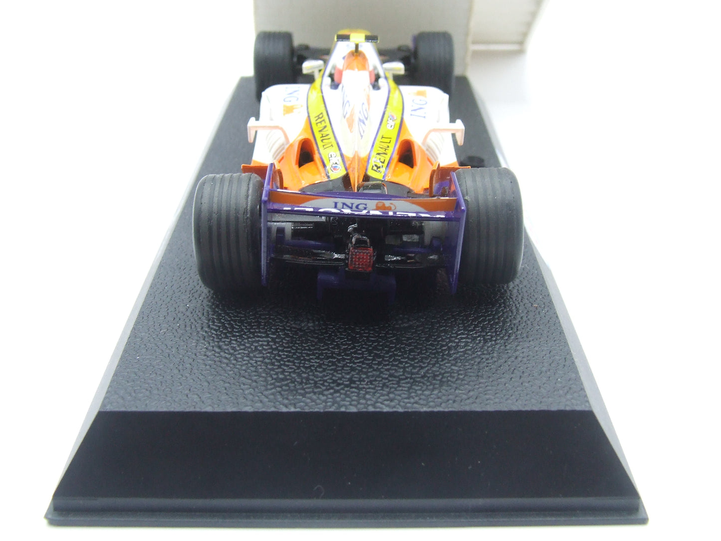 Scalextric Renault F1 07 #4 C2781