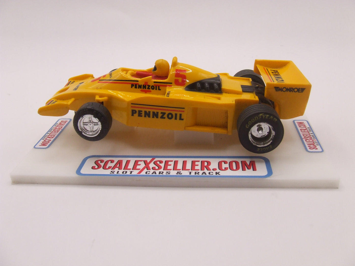 Scalextric C232 Pennzoil Formula Indy #5 (Renault RS01) 1/32 scale slot car