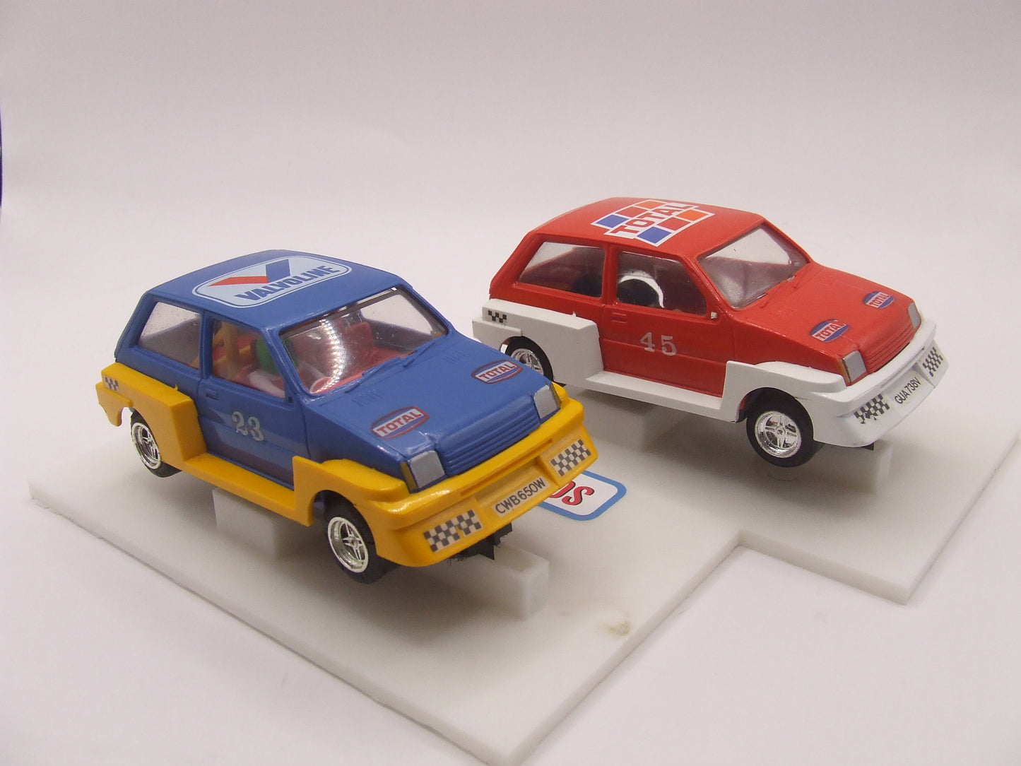 Scalextric MG Metro 6R4 twin pack C0215 Valvoline & C0214 Total liveries 1/32 scale slot cars