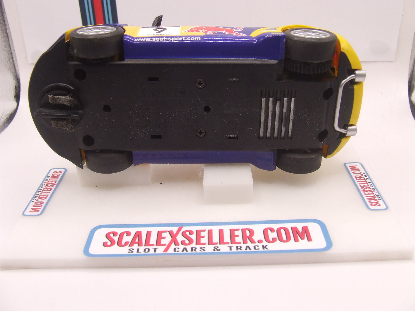 Scalextric C2704 Seat Leon WTCC J Gene #9 Red Bull Blue Yellow