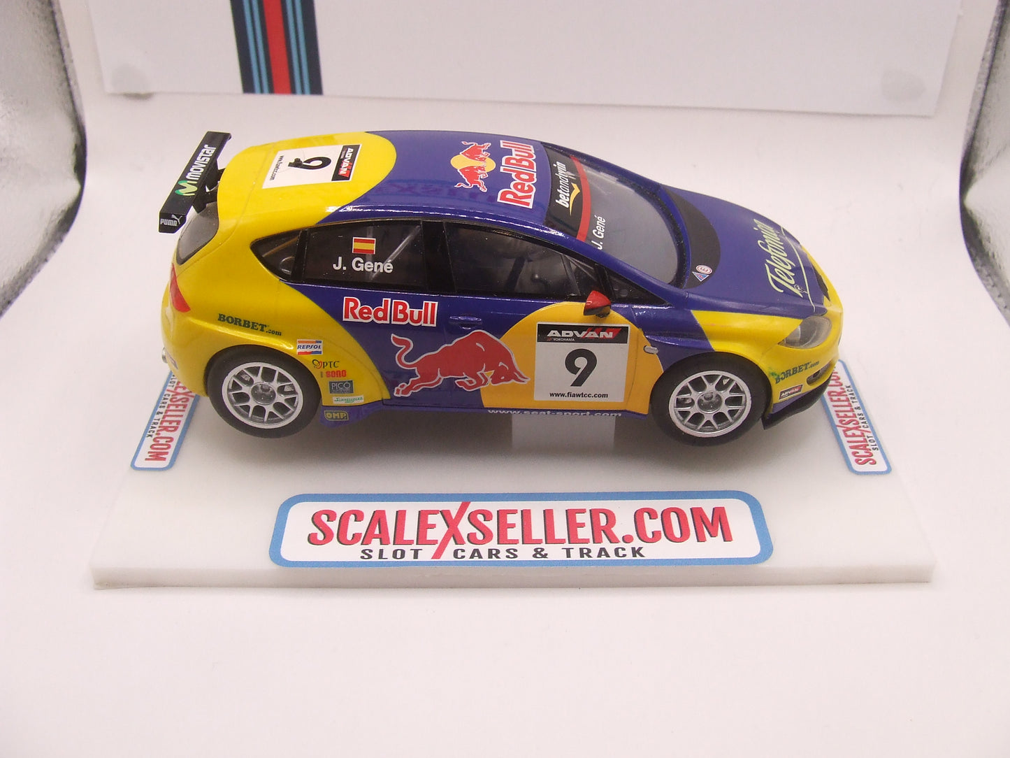 Scalextric C2704 Seat Leon WTCC J Gene #9 Red Bull Blue Yellow
