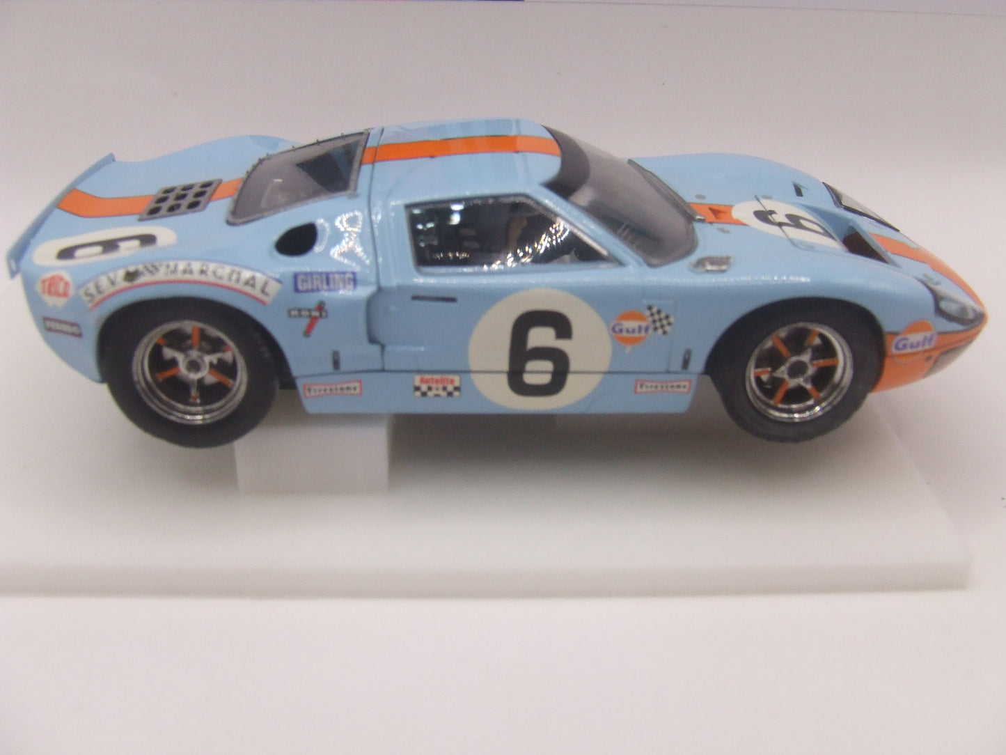 Gulf Ford GT 40 Le Mans 1969 #6 Scalextric C2404