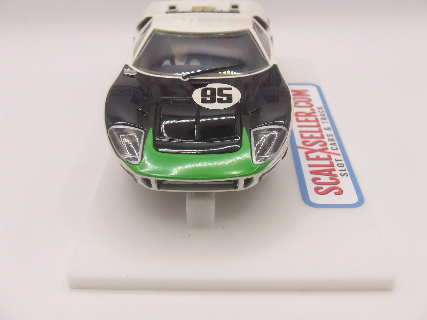 Scalextric Ford GT40 1966 Daytona Mark Donohue C3231 1:32 Slot Car