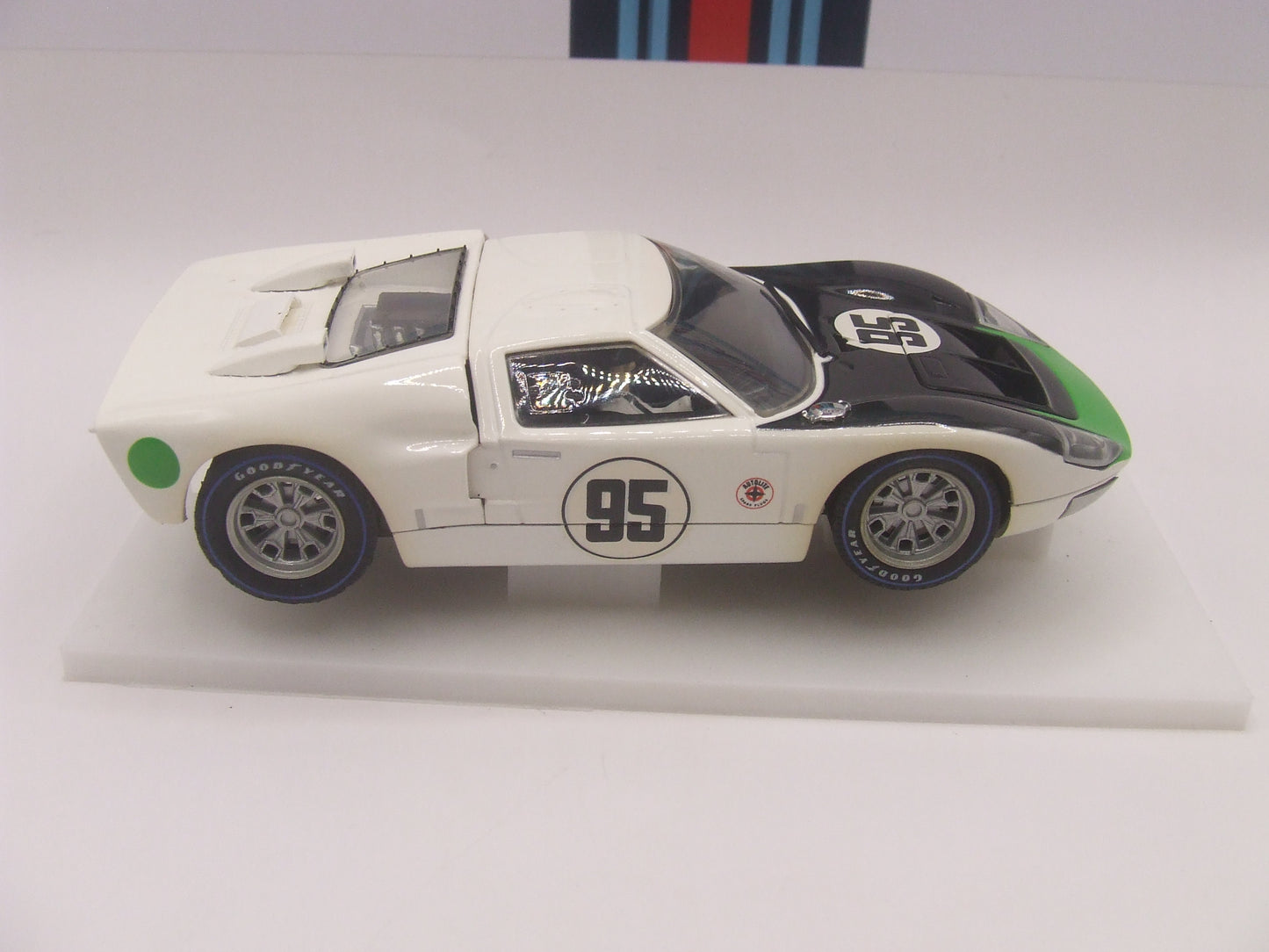 Scalextric Ford GT40 1966 Daytona Mark Donohue C3231 1:32 Slot Car