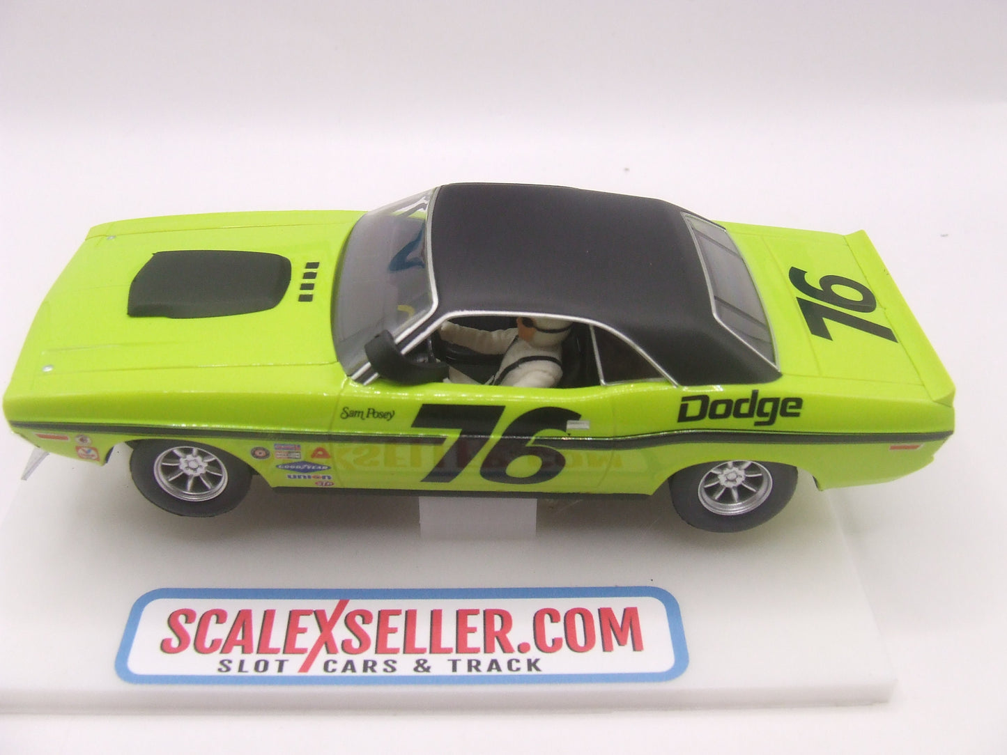 Scalextric Dodge Challenger T/A "Sam Posey" #76 – 1970 Trans-Am Series – 1:32 Slot Car C4164