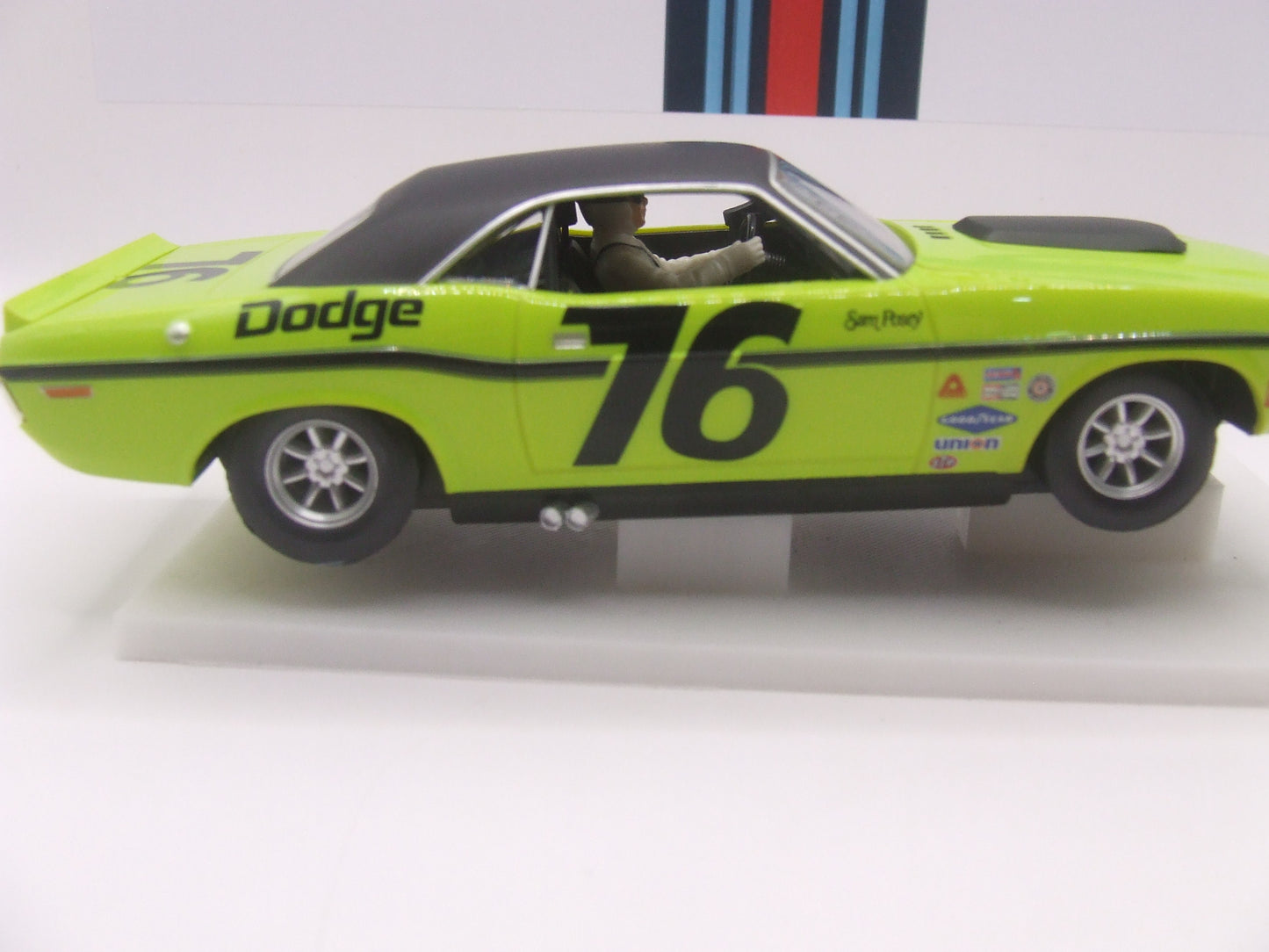Scalextric Dodge Challenger T/A "Sam Posey" #76 – 1970 Trans-Am Series – 1:32 Slot Car C4164