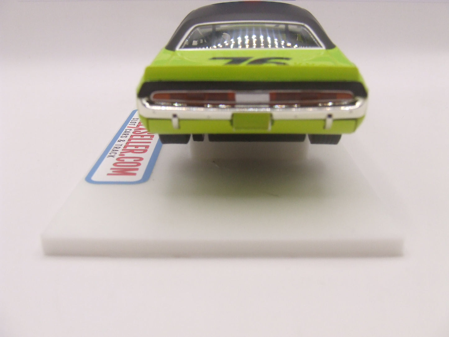 Scalextric Dodge Challenger T/A "Sam Posey" #76 – 1970 Trans-Am Series – 1:32 Slot Car C4164