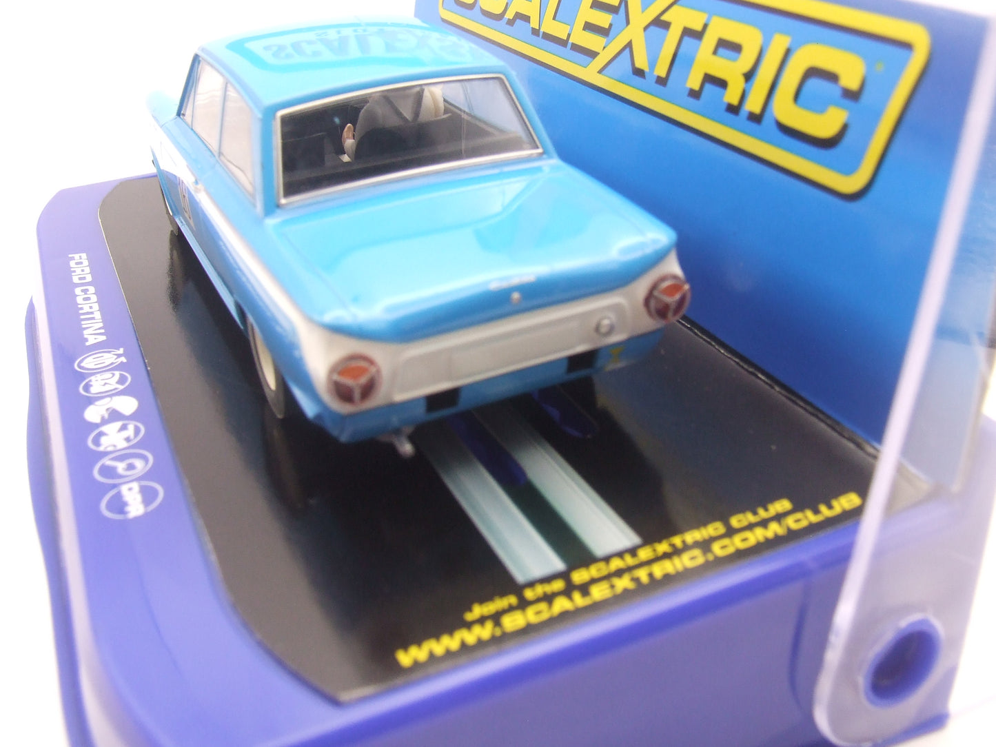 Scalextric C3307 Ford Cortina No 16