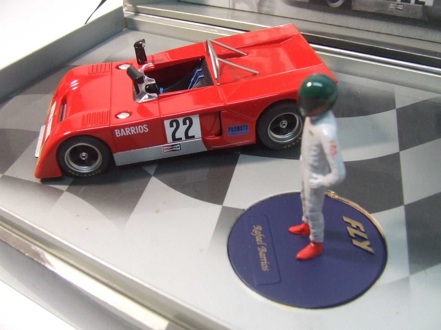 W01 GB Track  Chevron B21 w/Rafael Barrios Diecast Figure, #22 1:32 Slot Car